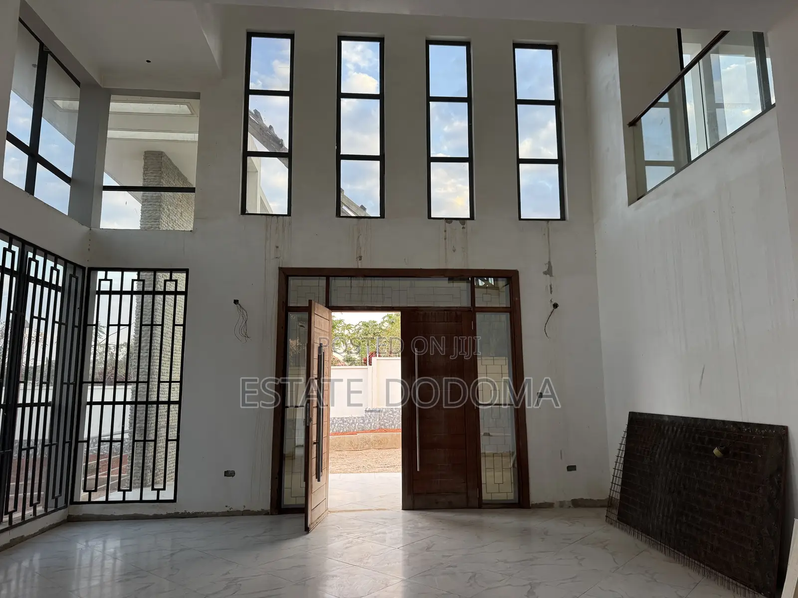 5bdrm Mansion in Iyumbu West for sale