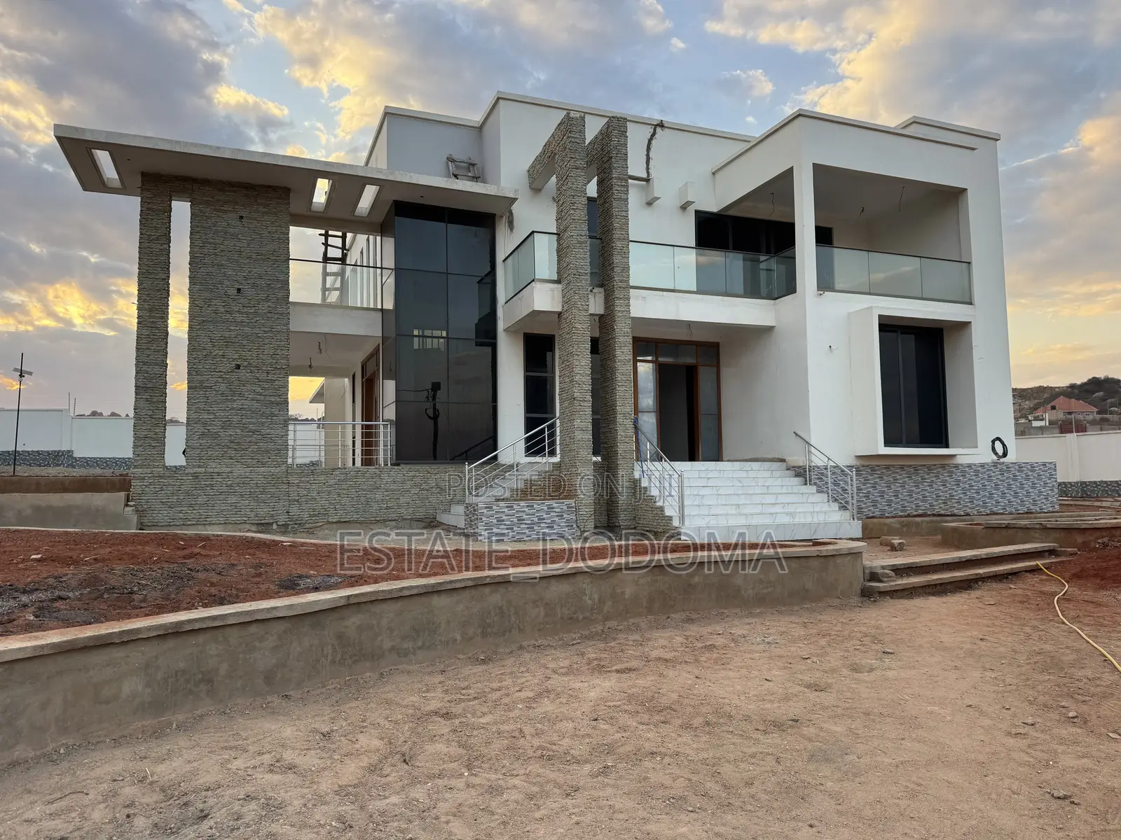 5bdrm Mansion in Iyumbu West for sale