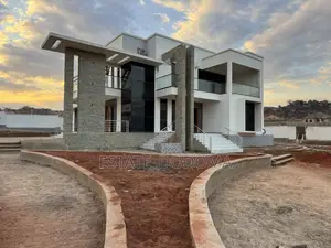 5bdrm Mansion in Iyumbu West for sale