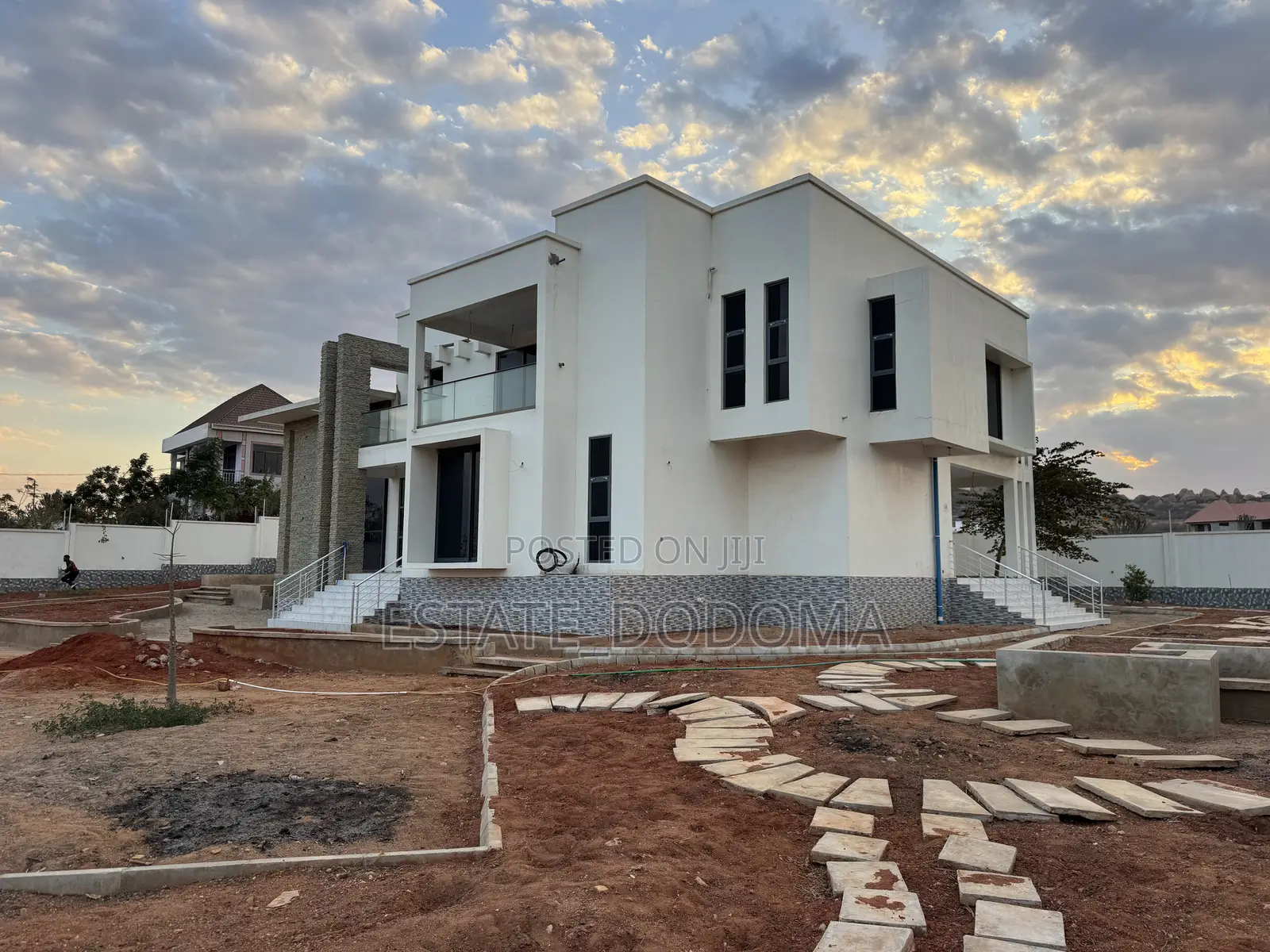 5bdrm Mansion in Iyumbu West for sale
