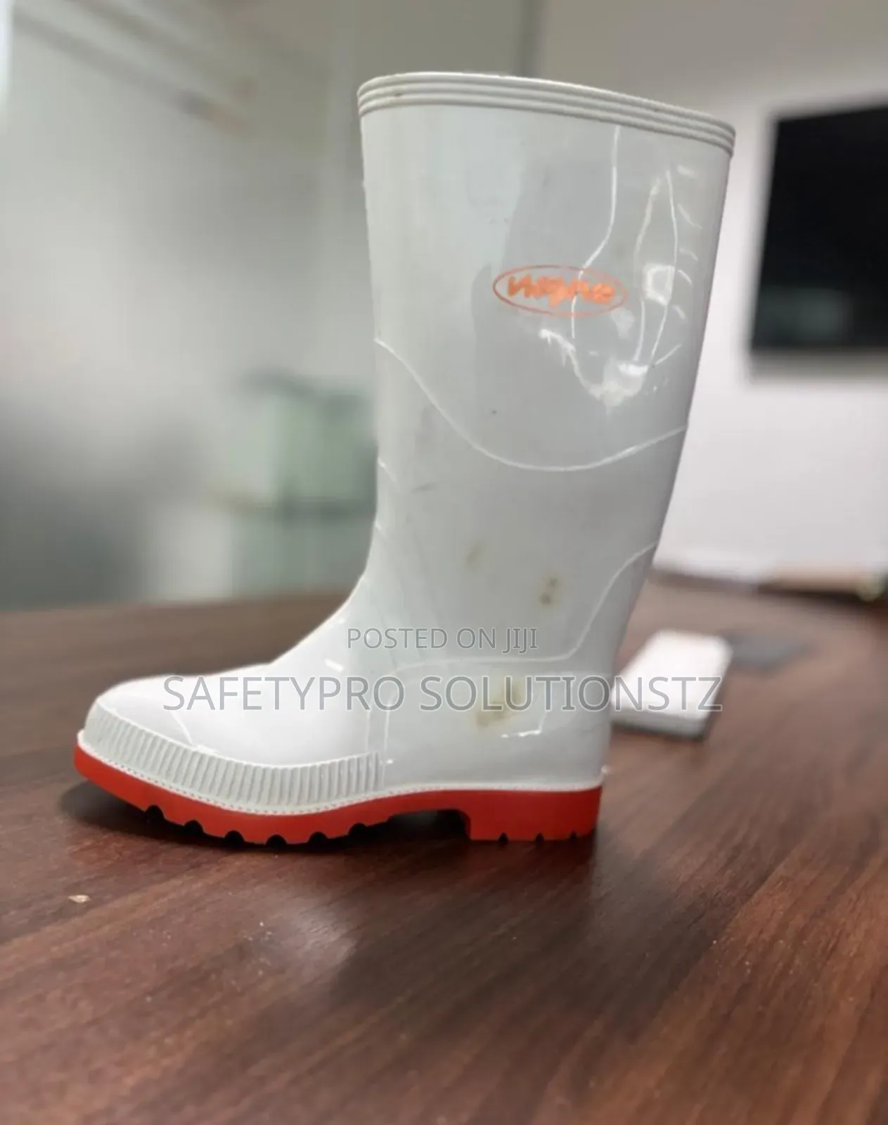 Wayne Duralight White Gumboots.