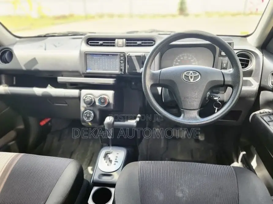 Toyota Succeed SV Premium 2014 Silver