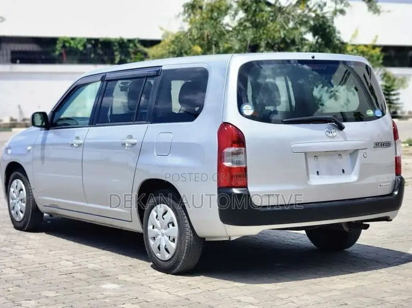 Toyota Succeed SV Premium 2014 Silver
