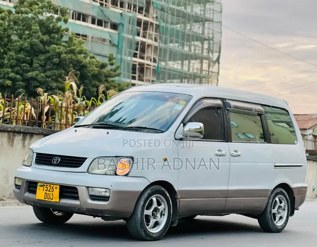 Toyota Noah 2.0 FWD (8 Seater) 2001 Pearl