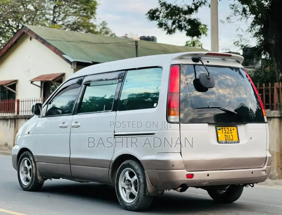 Toyota Noah 2.0 FWD (8 Seater) 2001 Pearl