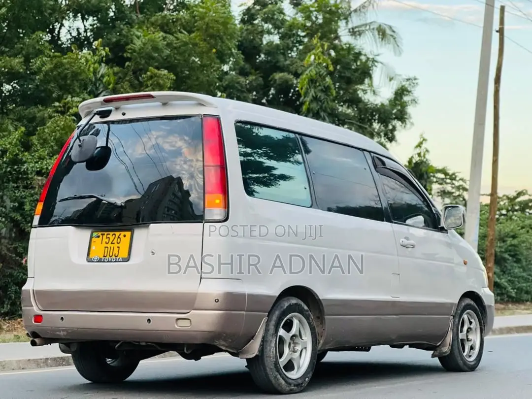 Toyota Noah 2.0 FWD (8 Seater) 2001 Pearl