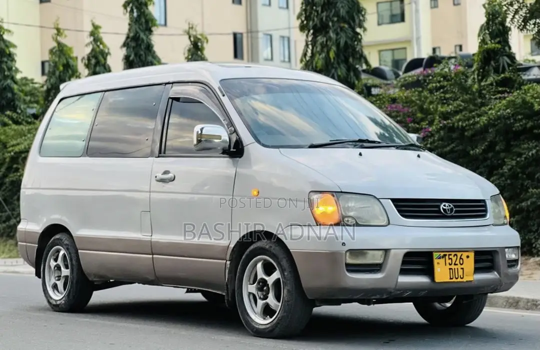 Toyota Noah 2.0 FWD (8 Seater) 2001 Pearl