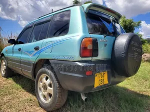 Toyota RAV4 1999 Blue