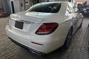 Mercedes-Benz E220 2016 Pearl