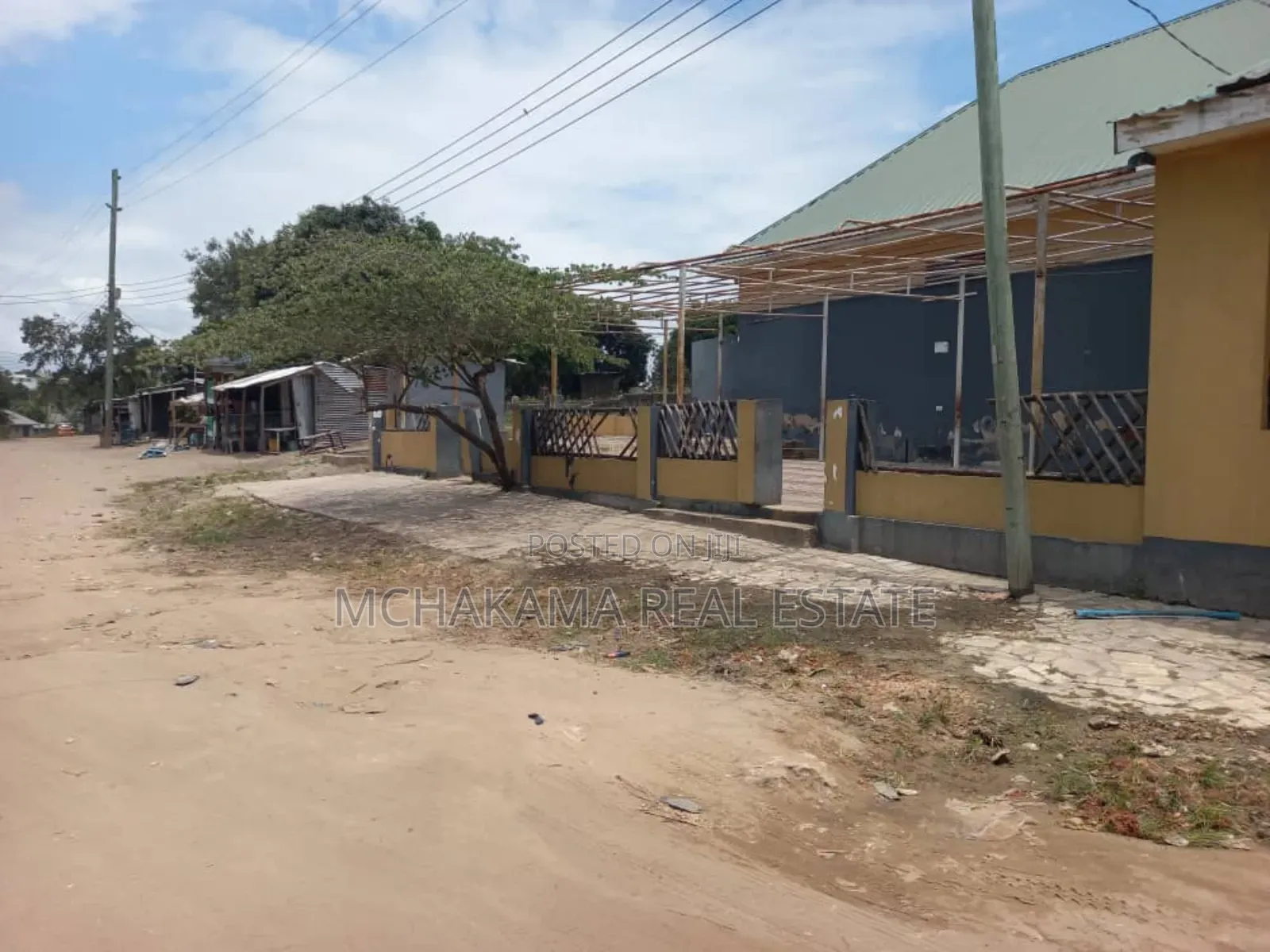 10bdrm House in Mchakama, Kunduchi for sale