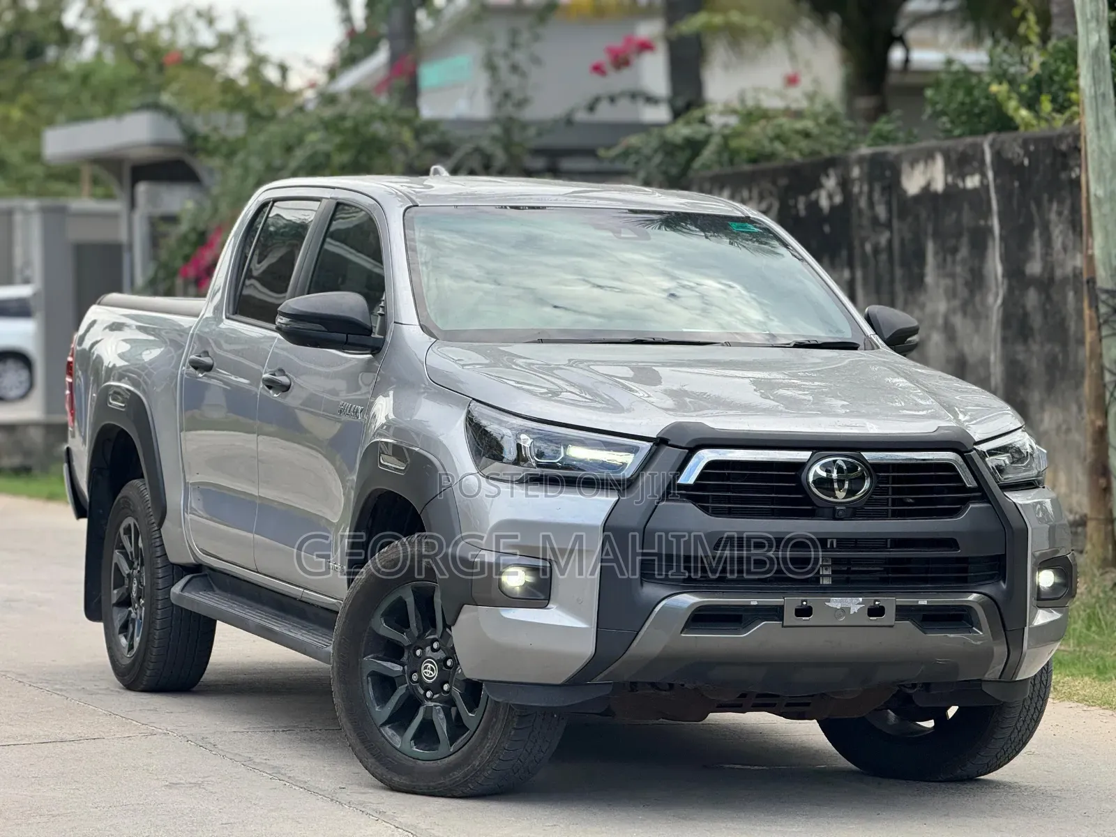 Toyota Hilux 2023 Silver