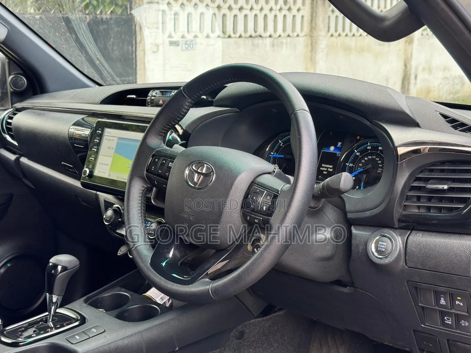 Toyota Hilux 2023 Silver
