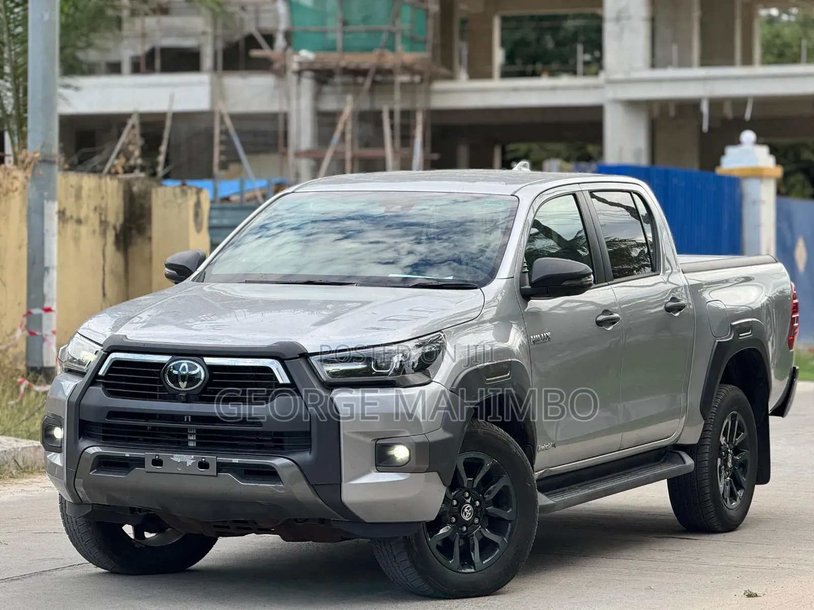 Toyota Hilux 2023 Silver