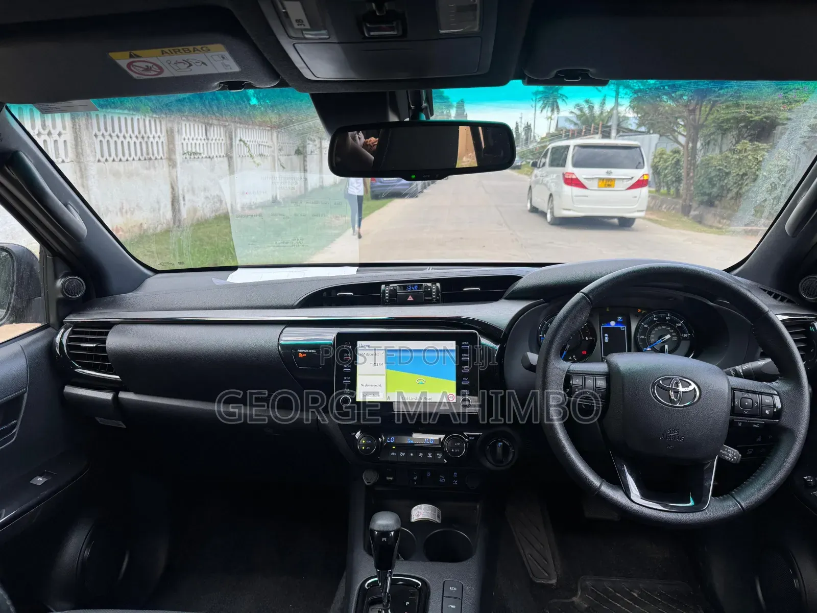 Toyota Hilux 2023 Silver