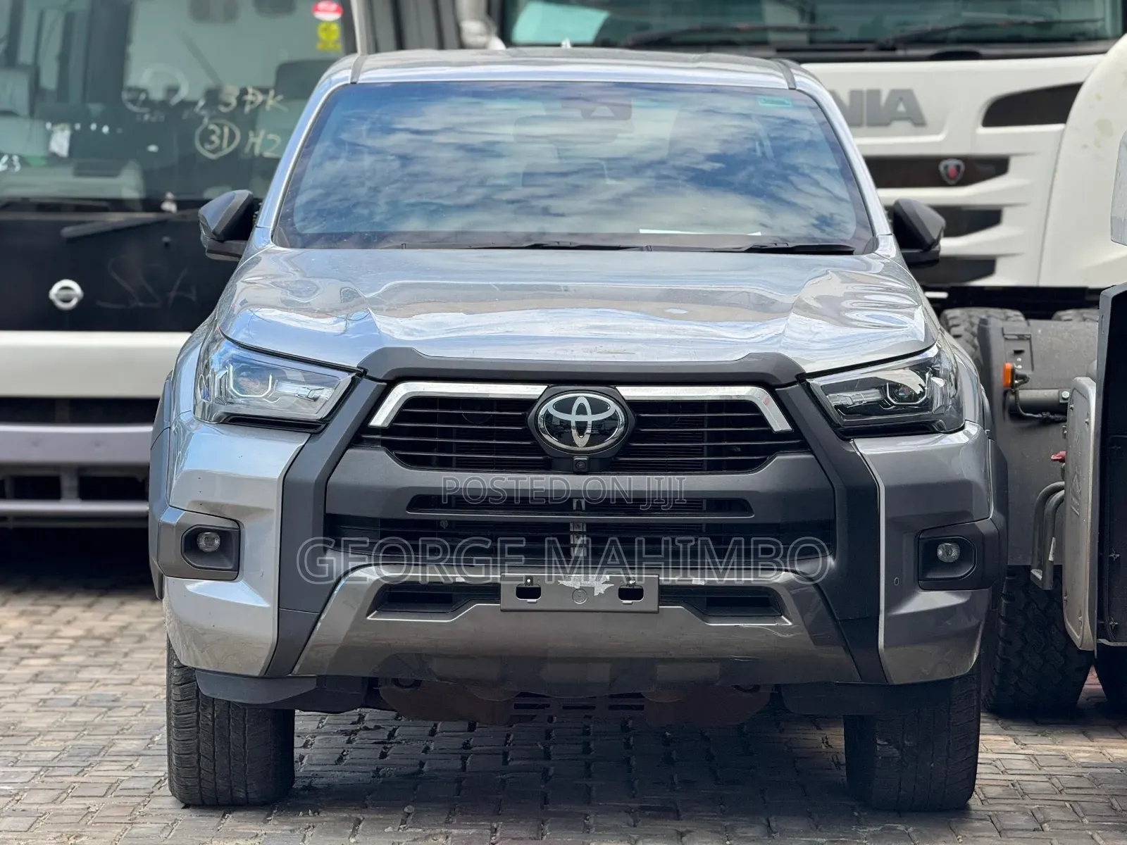 Toyota Hilux 2023 Silver