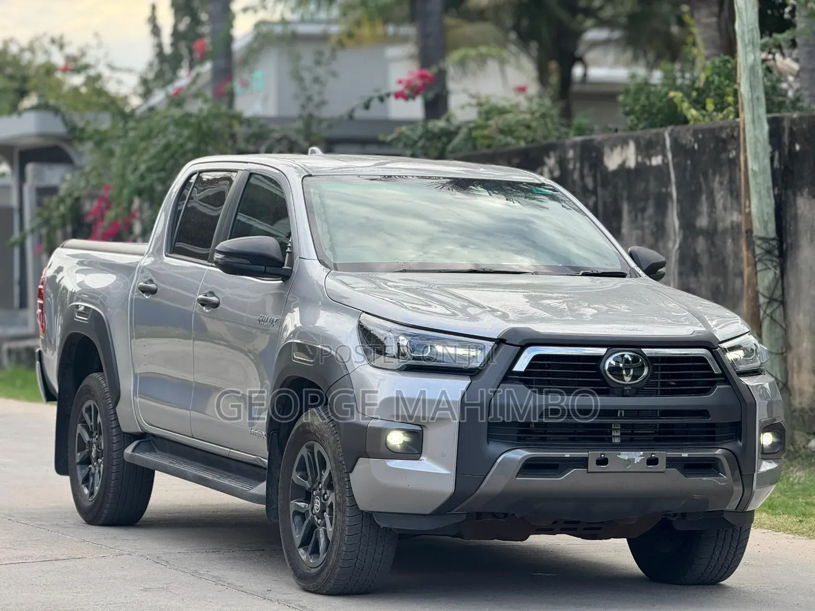 Toyota Hilux 2023 Silver
