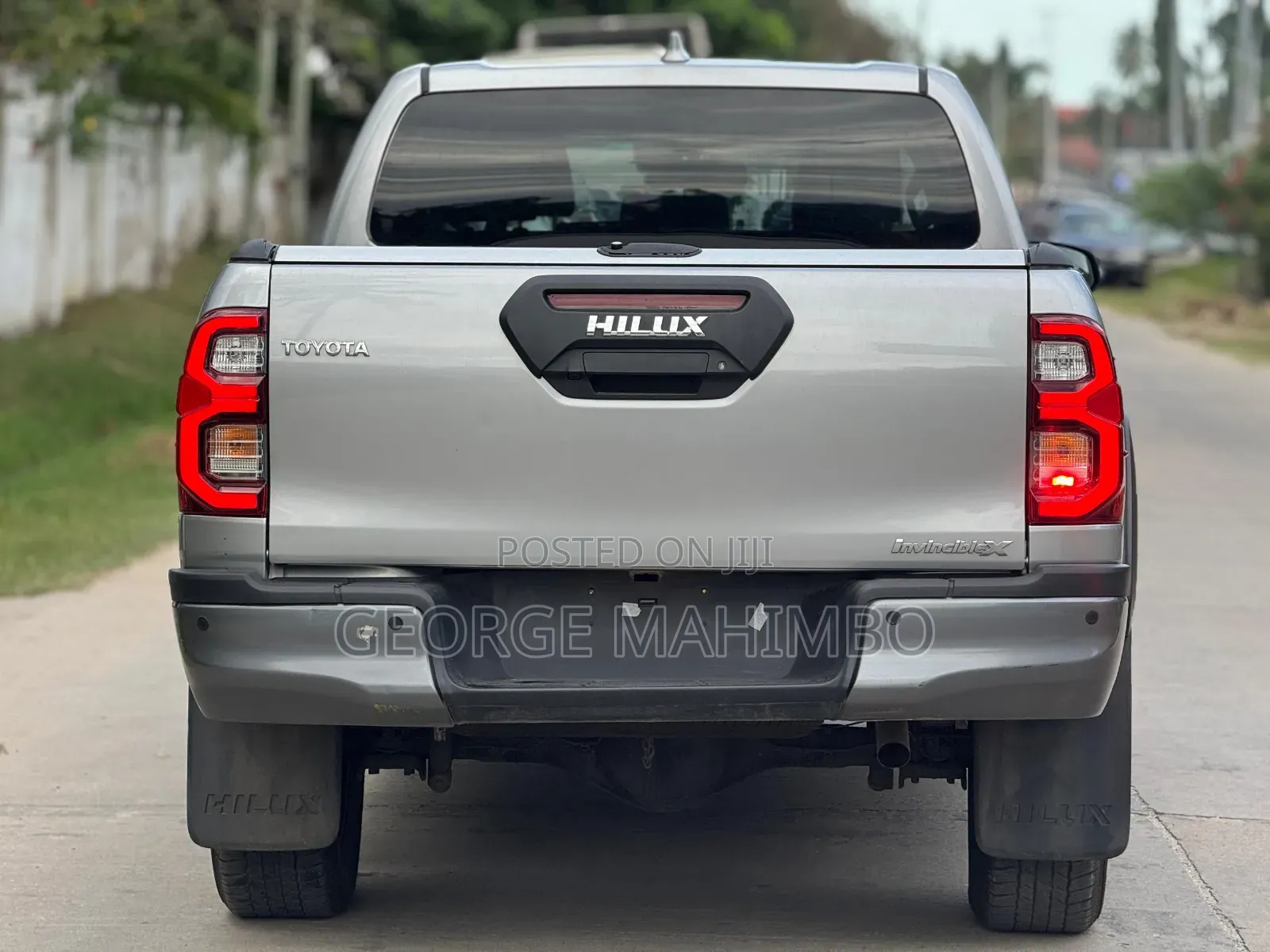 Toyota Hilux 2023 Silver