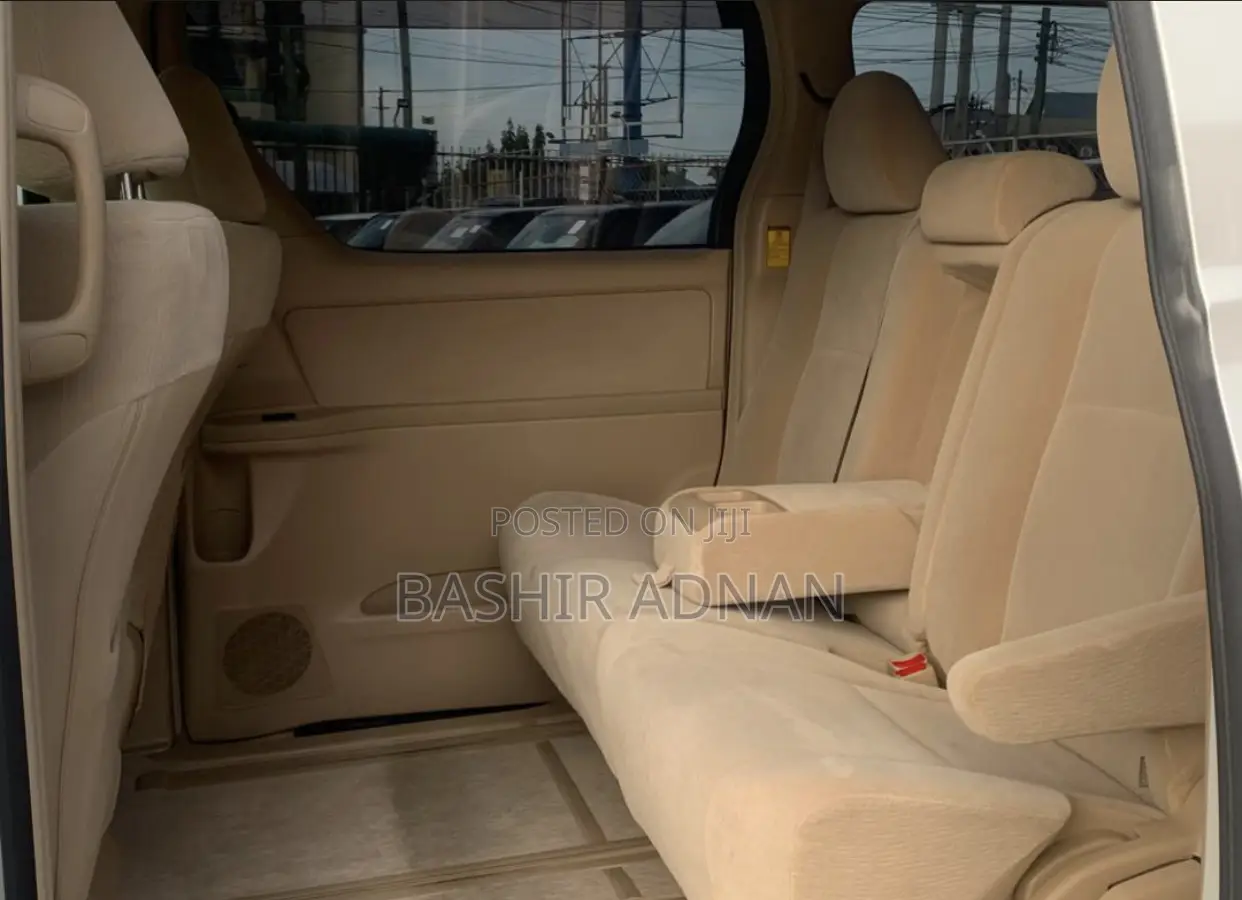 Toyota Alphard 2.4 Petrol FWD 2013 White