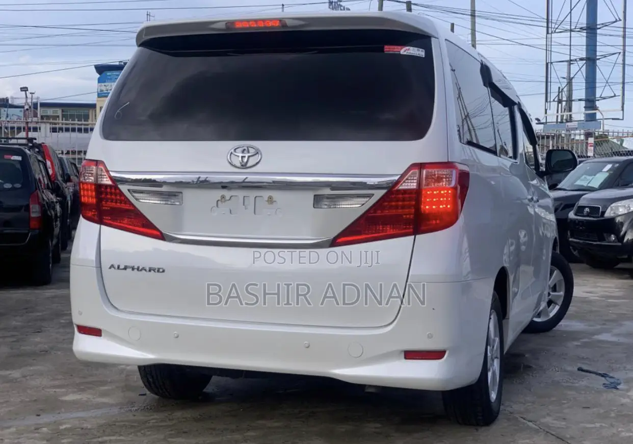 Toyota Alphard 2.4 Petrol FWD 2013 White