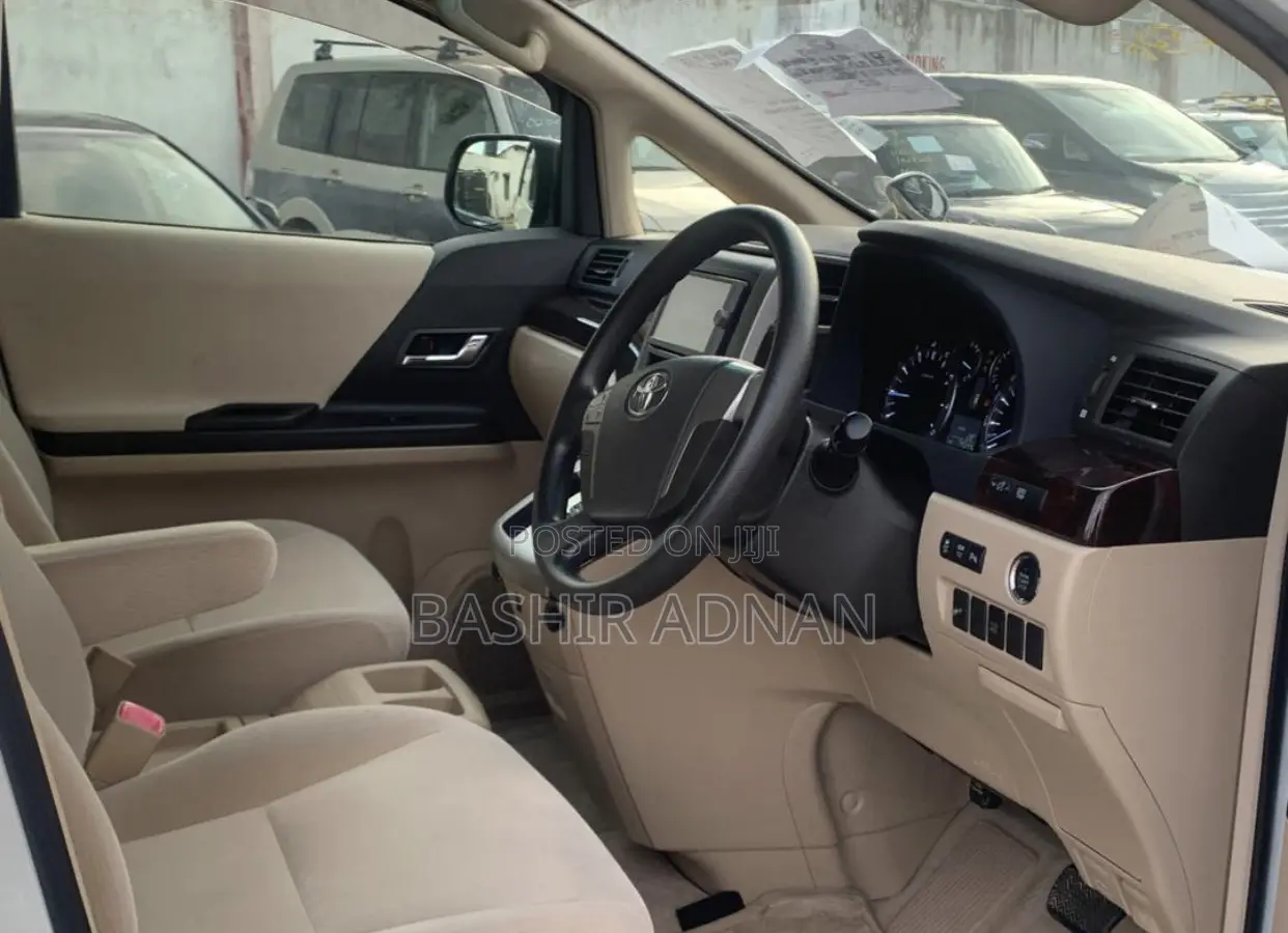 Toyota Alphard 2.4 Petrol FWD 2013 White
