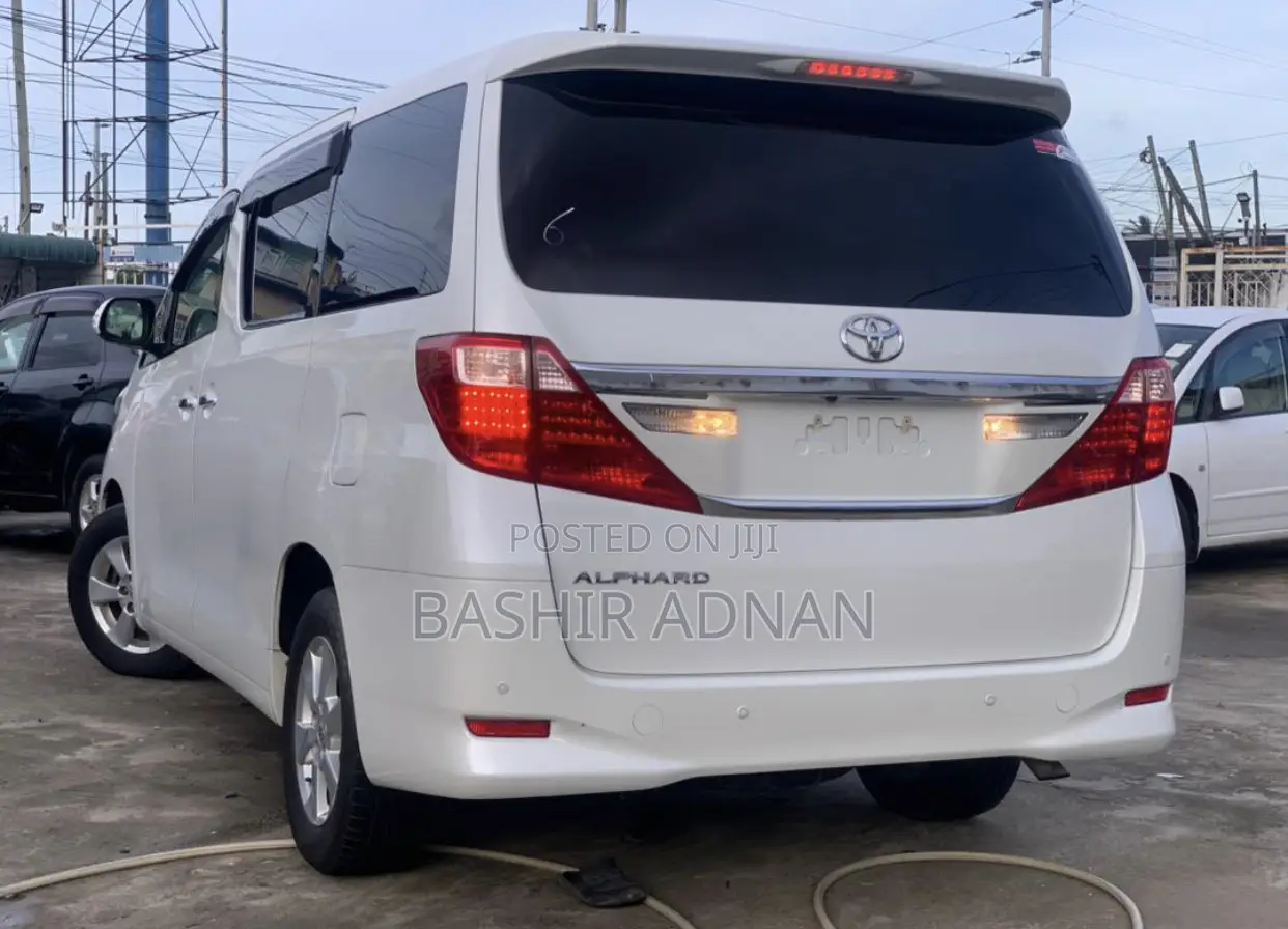 Toyota Alphard 2.4 Petrol FWD 2013 White