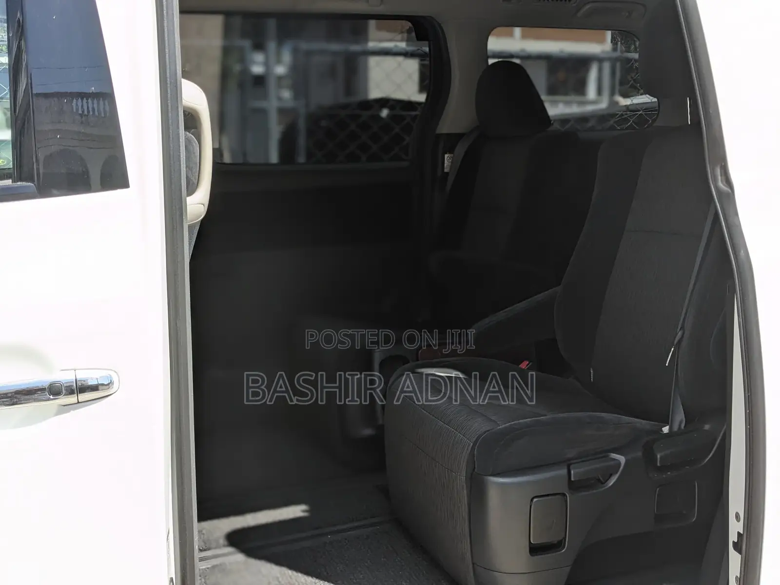 Toyota Alphard 2.4 Petrol FWD 2009 White