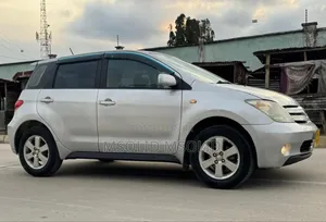 Toyota IST 2005 Silver