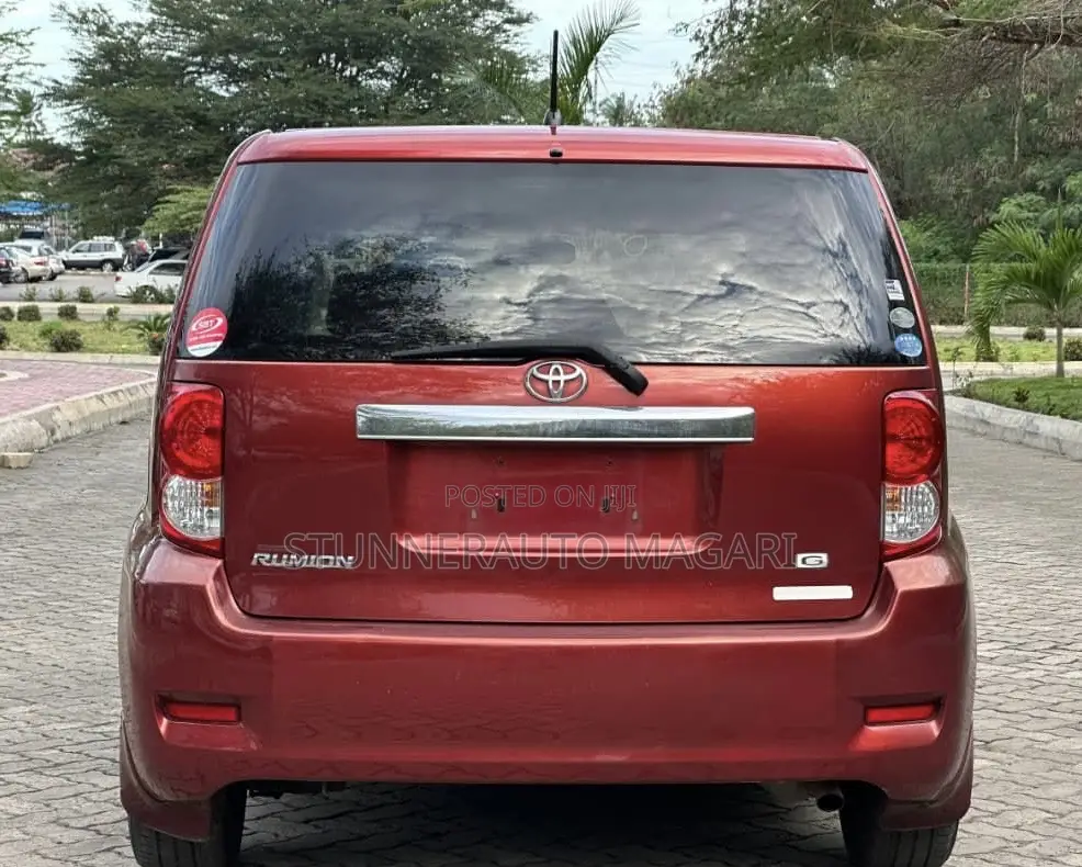 Toyota Corolla Rumion 2009 Maroon