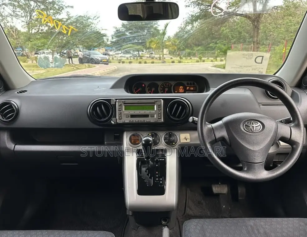 Toyota Corolla Rumion 2009 Maroon