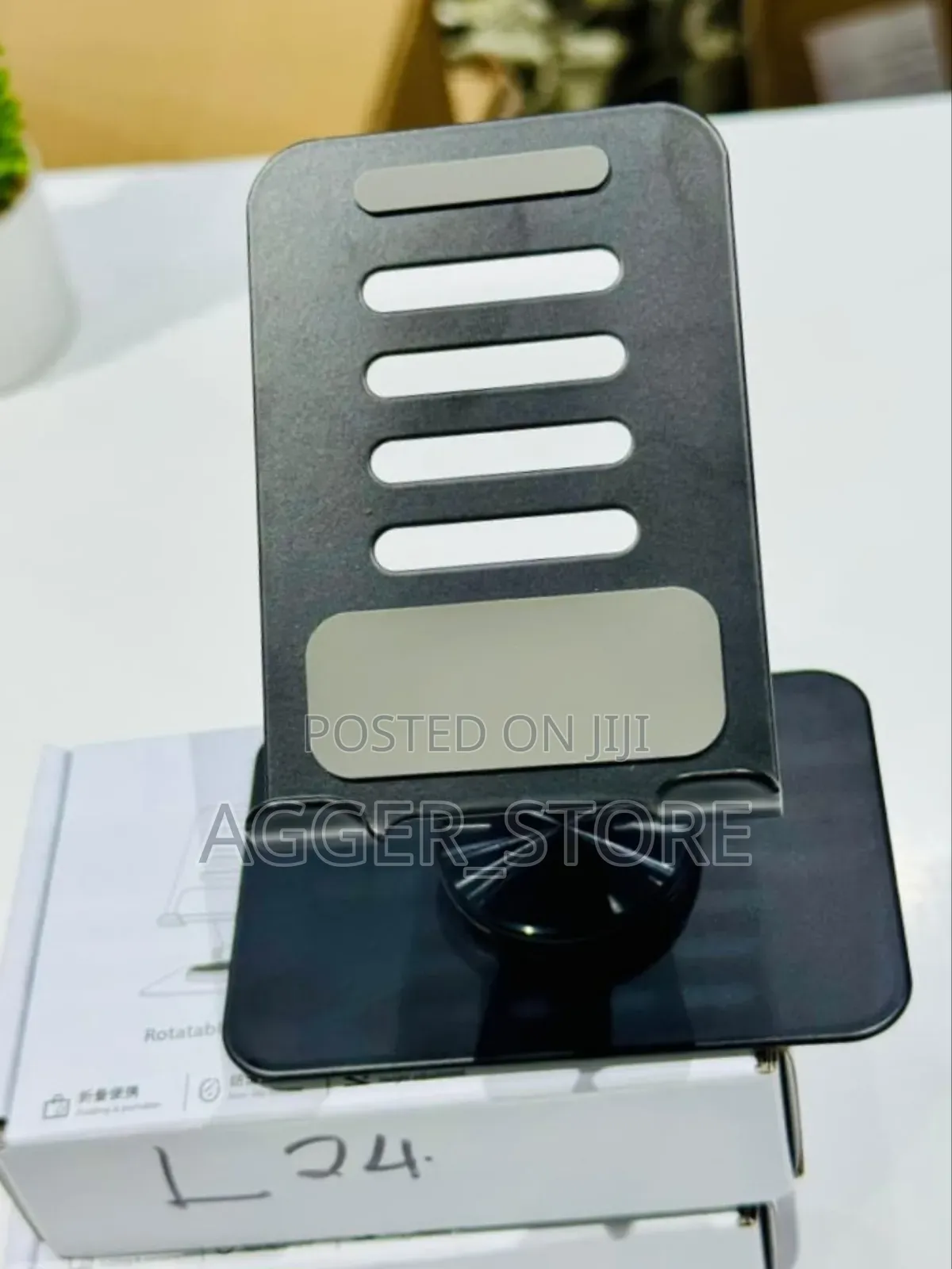 L24 Phone Stand