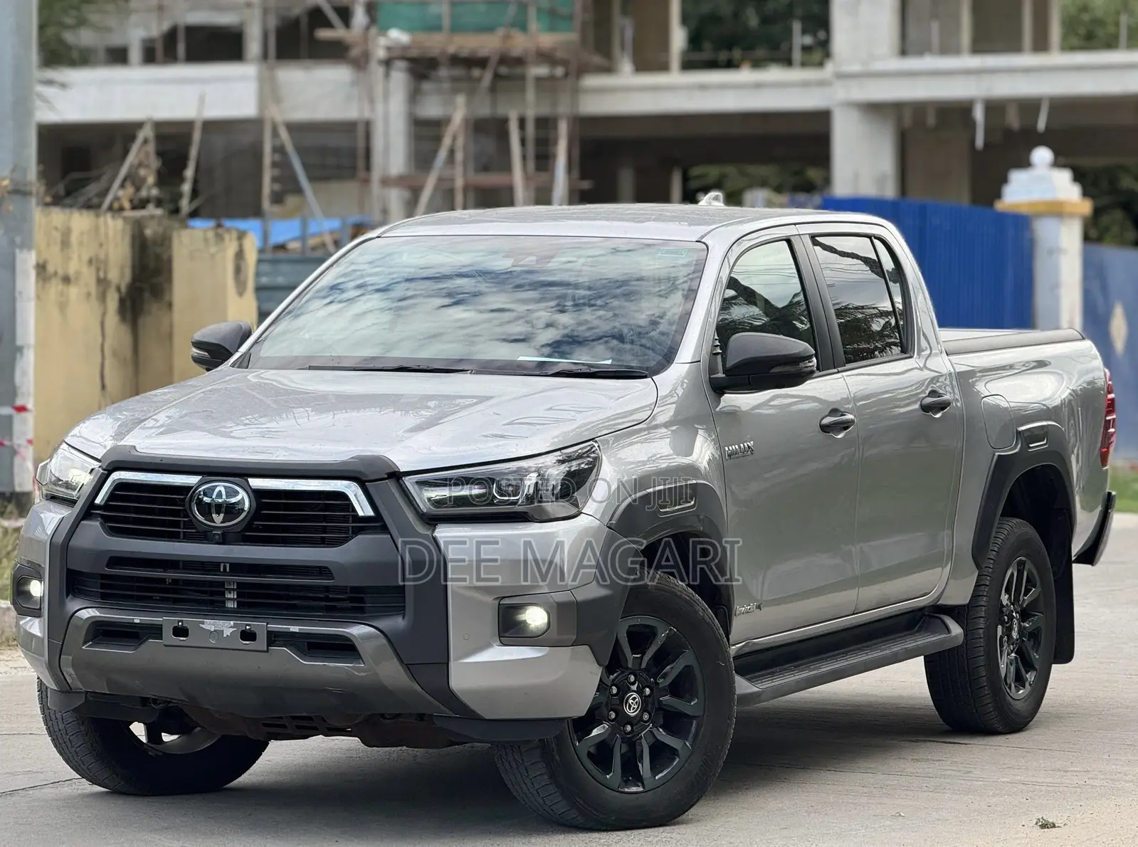 Toyota Hilux 2023 Gray