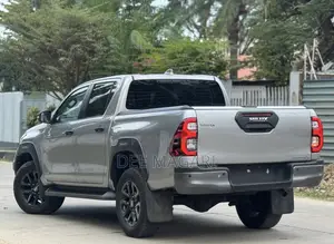 Toyota Hilux 2023 Gray