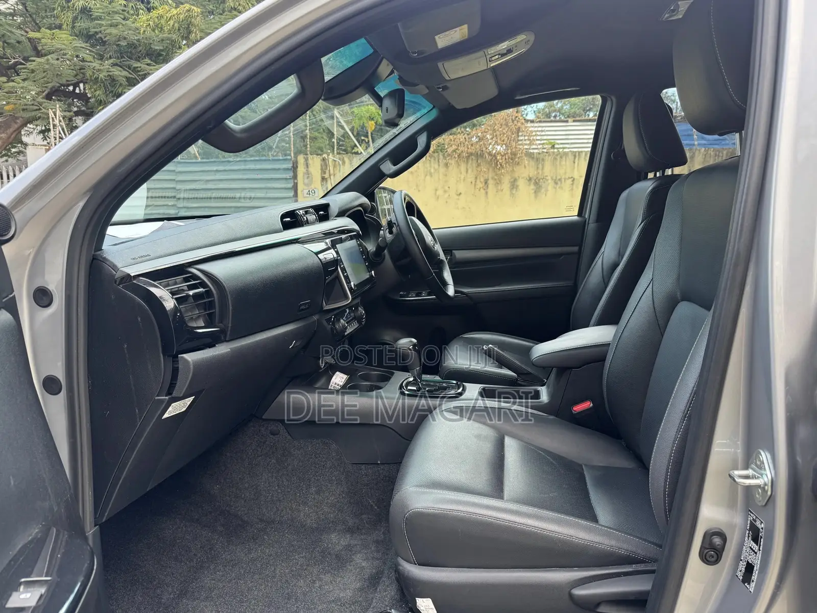 Toyota Hilux 2023 Gray