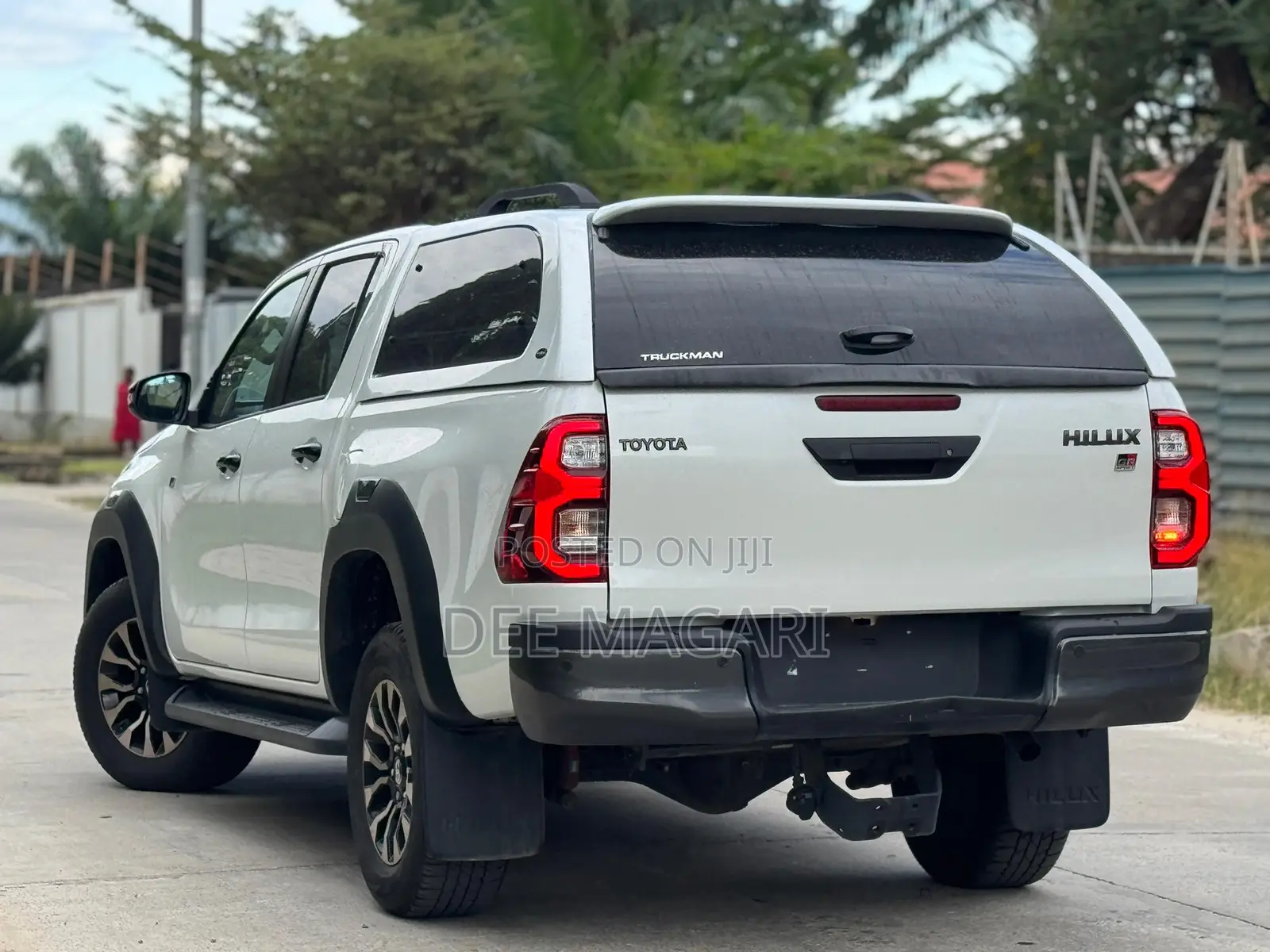 Toyota Hilux 2023 White