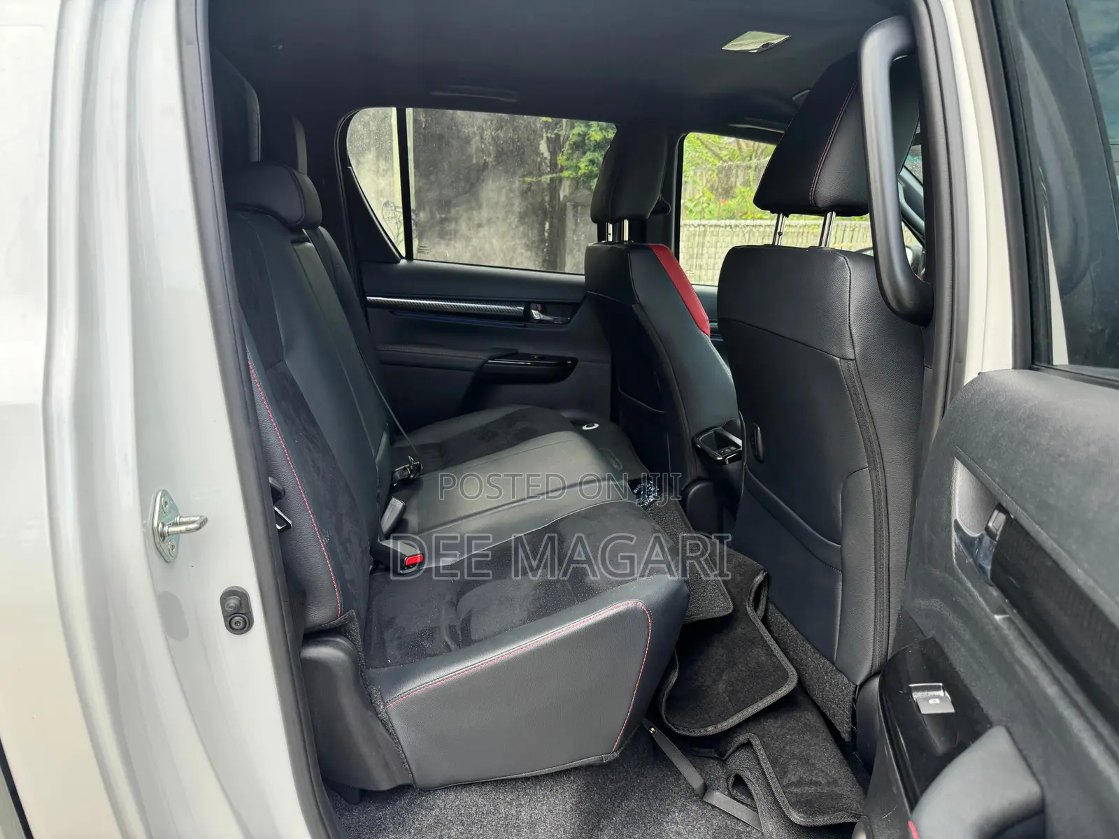Toyota Hilux 2023 White
