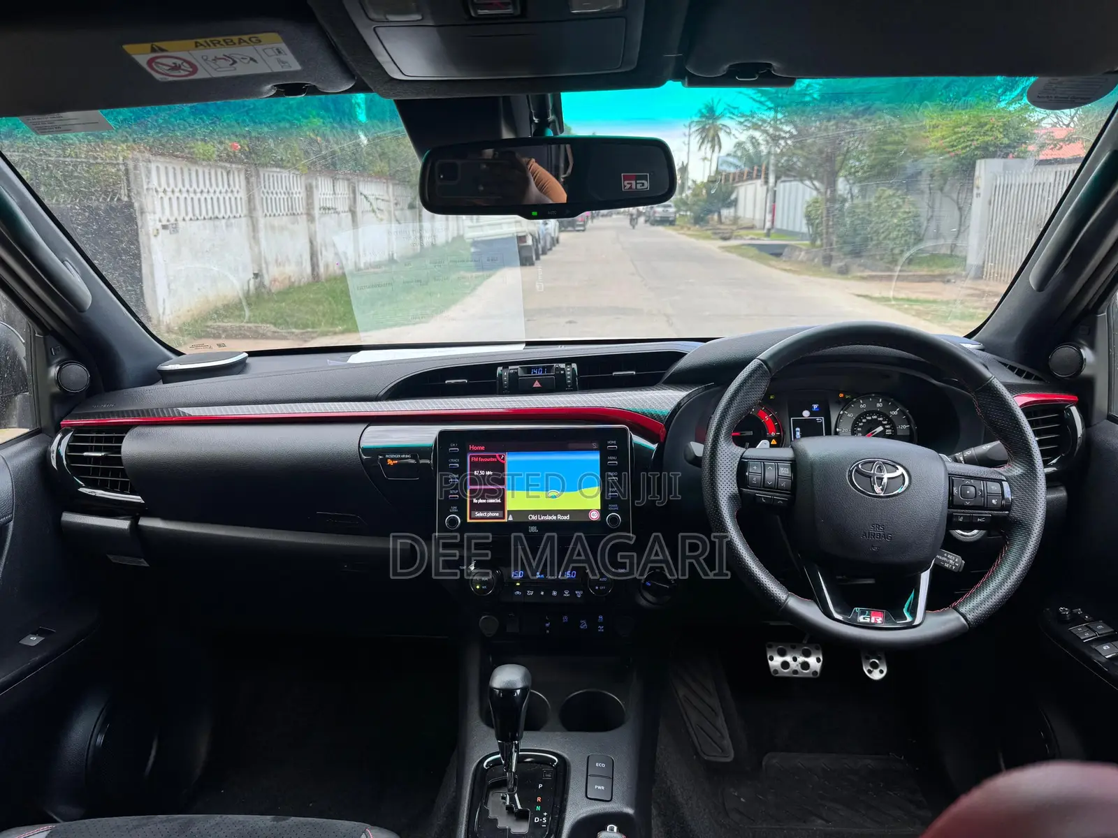 Toyota Hilux 2023 White