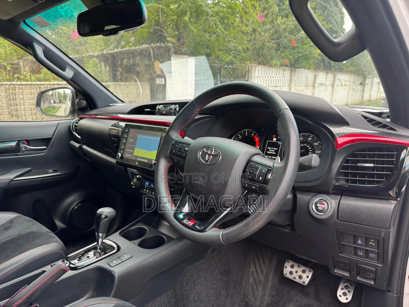Toyota Hilux 2023 White