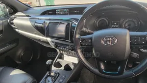 Toyota Hilux 2020 Blue