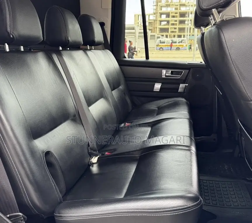 Land Rover Discovery 2015 Brown