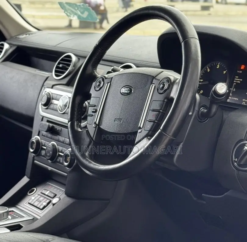 Land Rover Discovery 2015 Brown