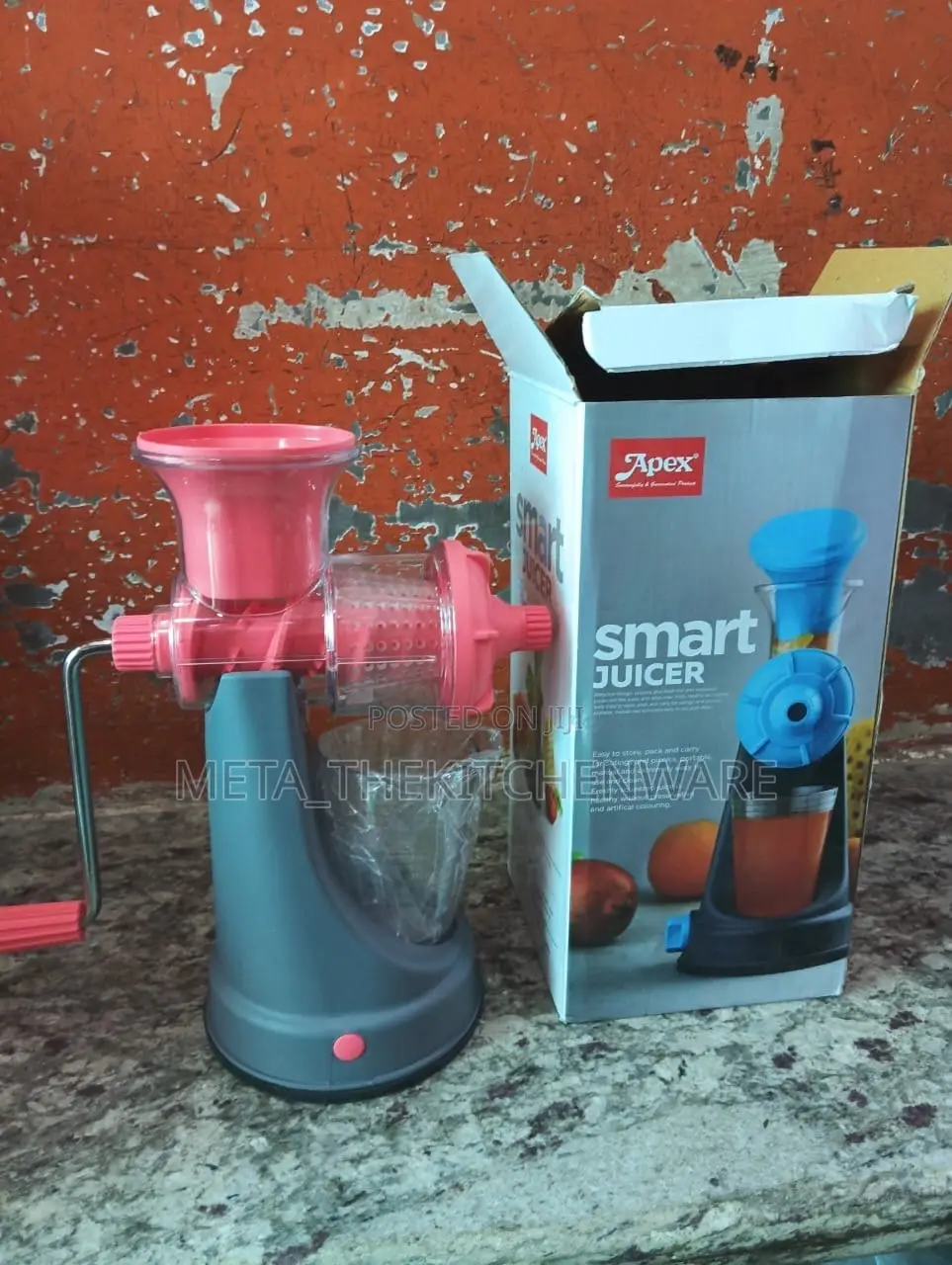 Apex Plastic Fruit and Vegetable Hand Juicer