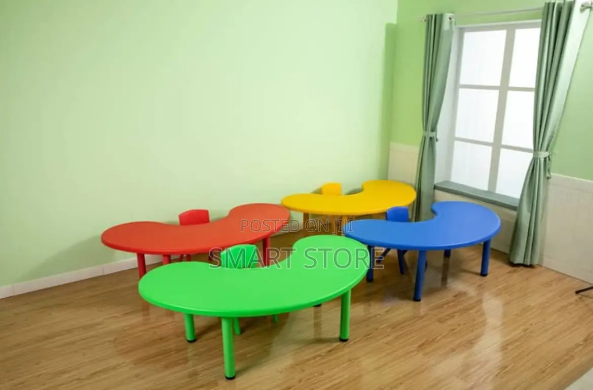 Moonshape Nursery Kid Table
