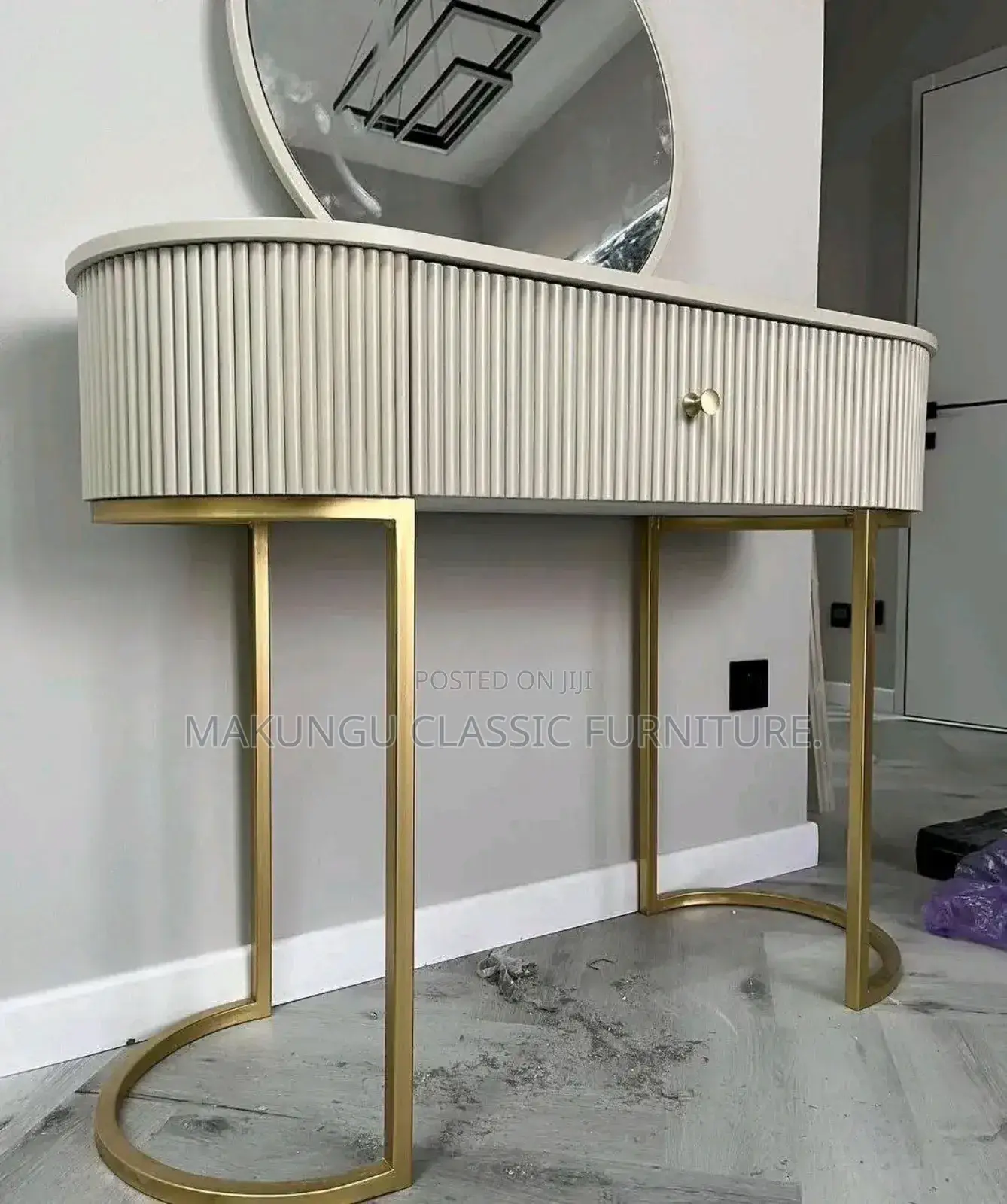 Consolate Table With Phased Mirror