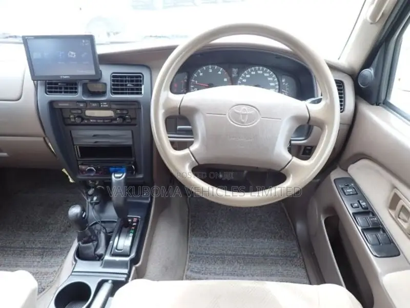Toyota Hilux Surf 2000 Gold