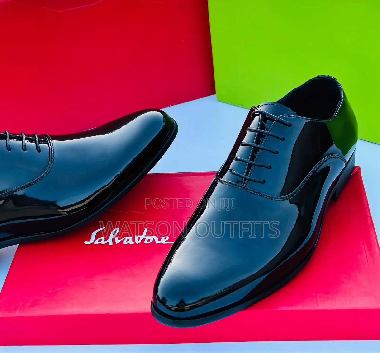 Men's Moccasin Shoes With Nicely Shinning or Shiny Plain Surface