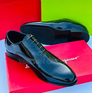 Men's Moccasin Shoes With Nicely Shinning or Shiny Plain Surface