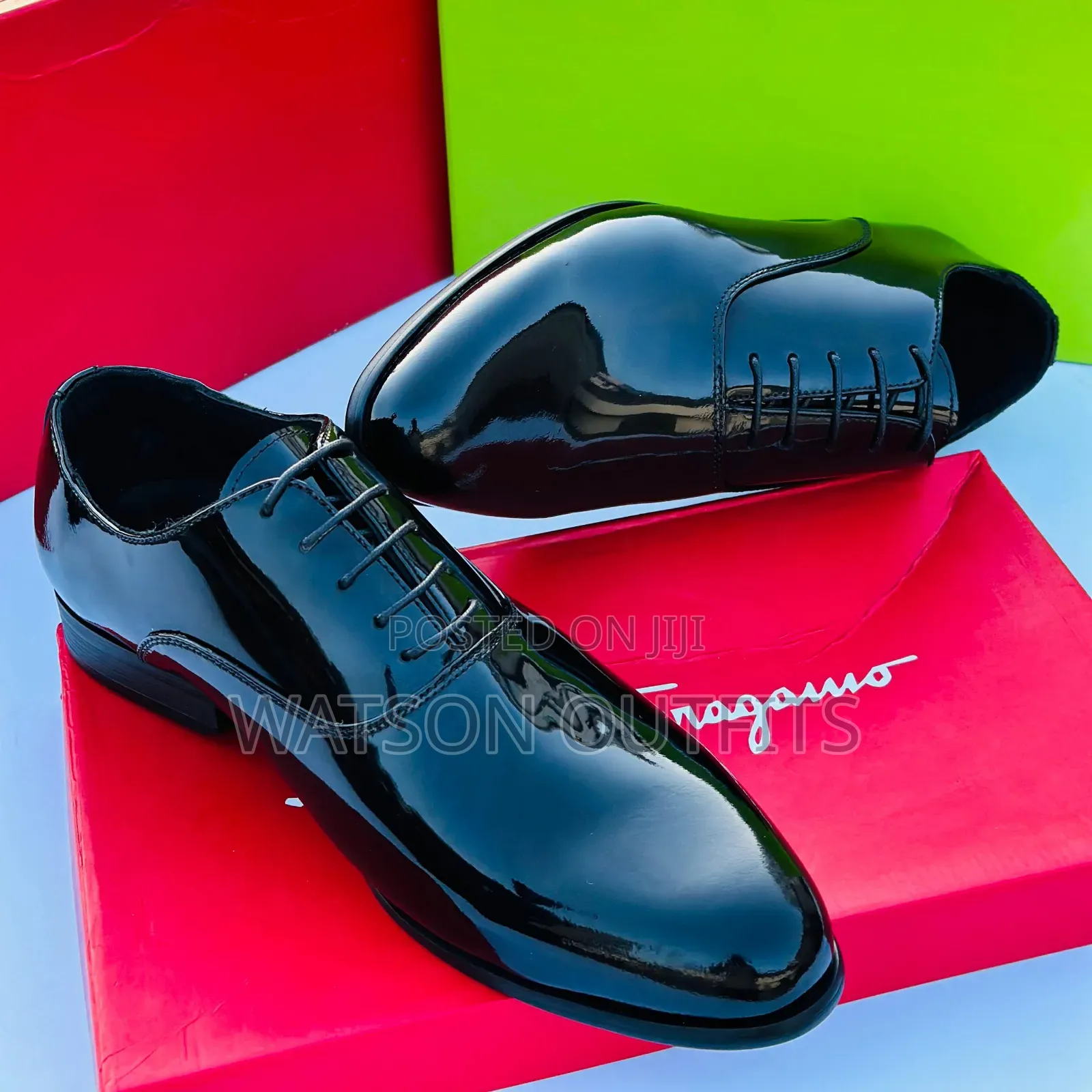 Men's Moccasin Shoes With Nicely Shinning or Shiny Plain Surface