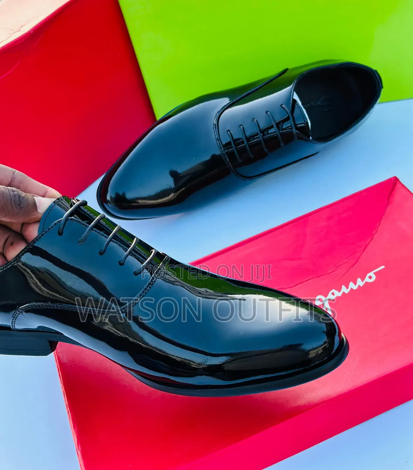 Men's Moccasin Shoes With Nicely Shinning or Shiny Plain Surface