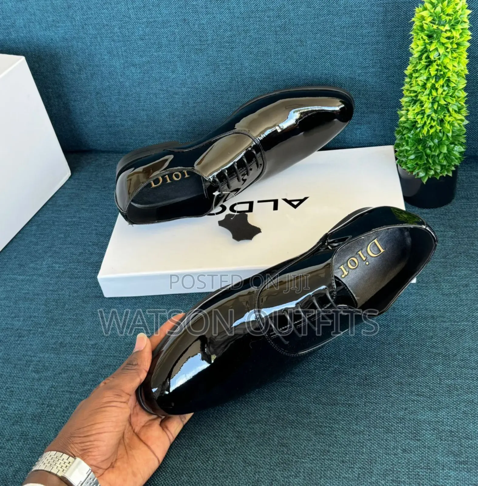 Men's Moccasin Shoes With Nicely Shinning or Shiny Plain Surface