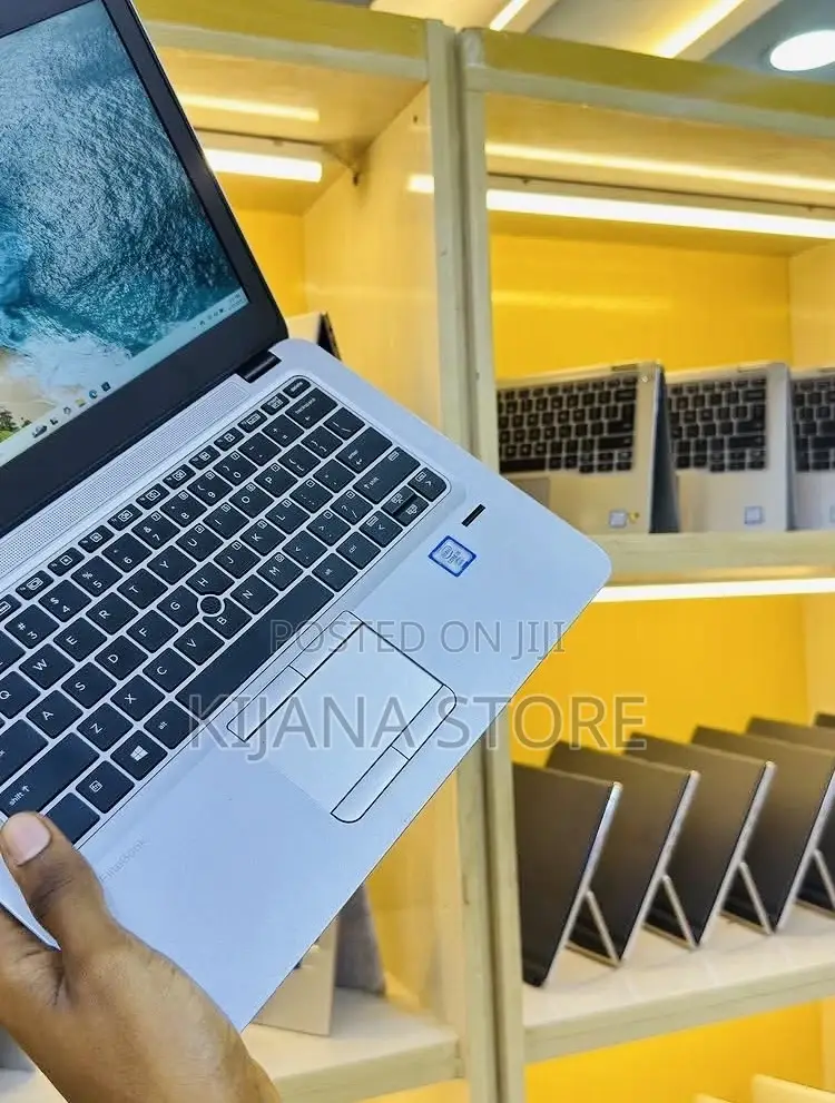 New Laptop HP EliteBook 820 G3 8GB Intel Core I3 SSD 128GB